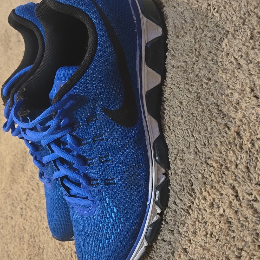 Nike Shoes - Picture 2 of 4